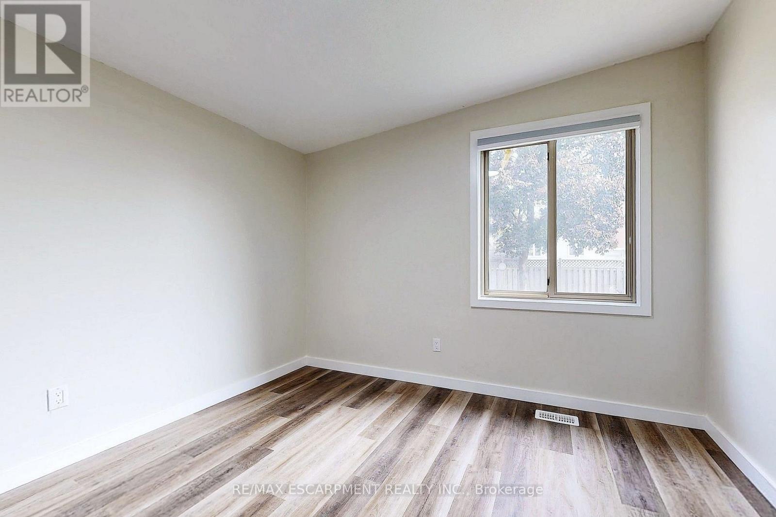 Upper - 65 Fielding Crescent, Hamilton, Ontario  L8V 2P3 - Photo 12 - X13675828