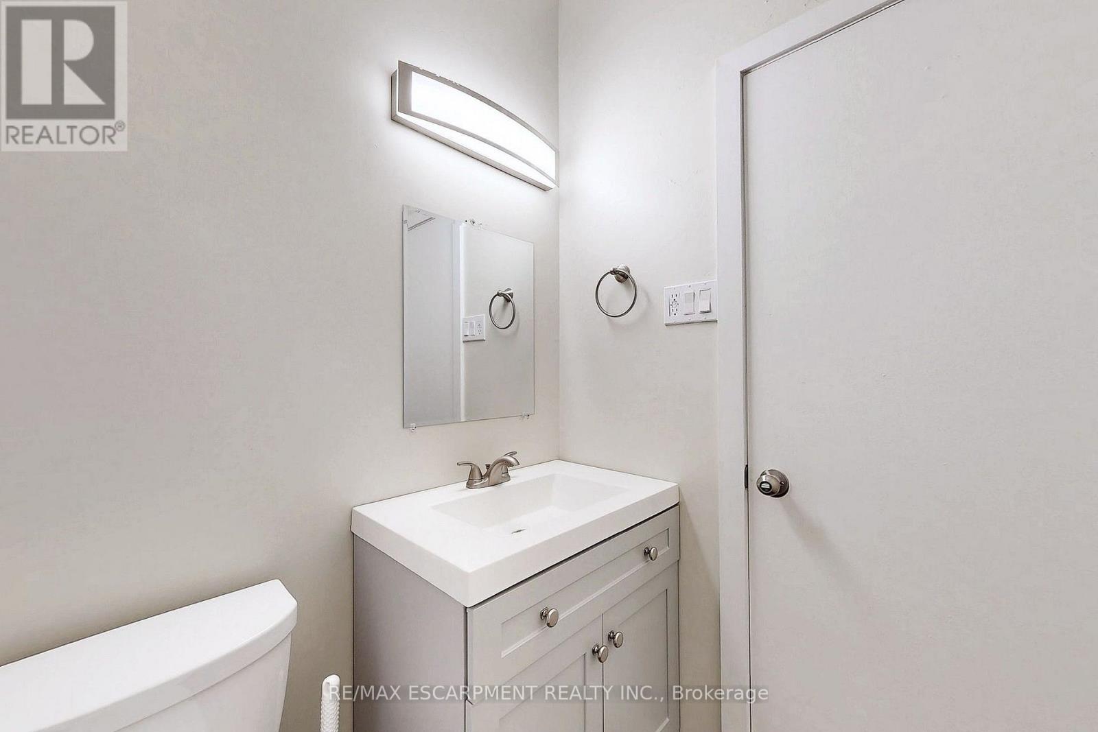 Upper - 65 Fielding Crescent, Hamilton, Ontario  L8V 2P3 - Photo 18 - X13675828