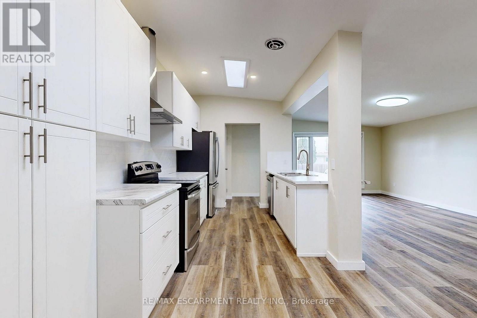 Upper - 65 Fielding Crescent, Hamilton, Ontario  L8V 2P3 - Photo 5 - X13675828