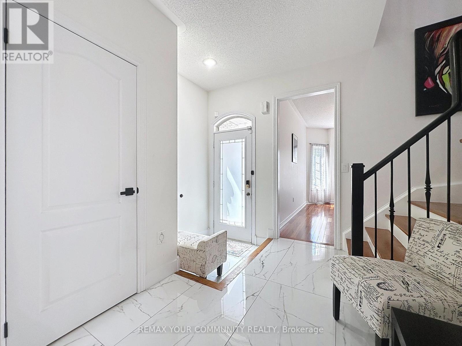 15 Bellefontaine Court, Vaughan, Ontario  L6A 4A7 - Photo 4 - N13441724