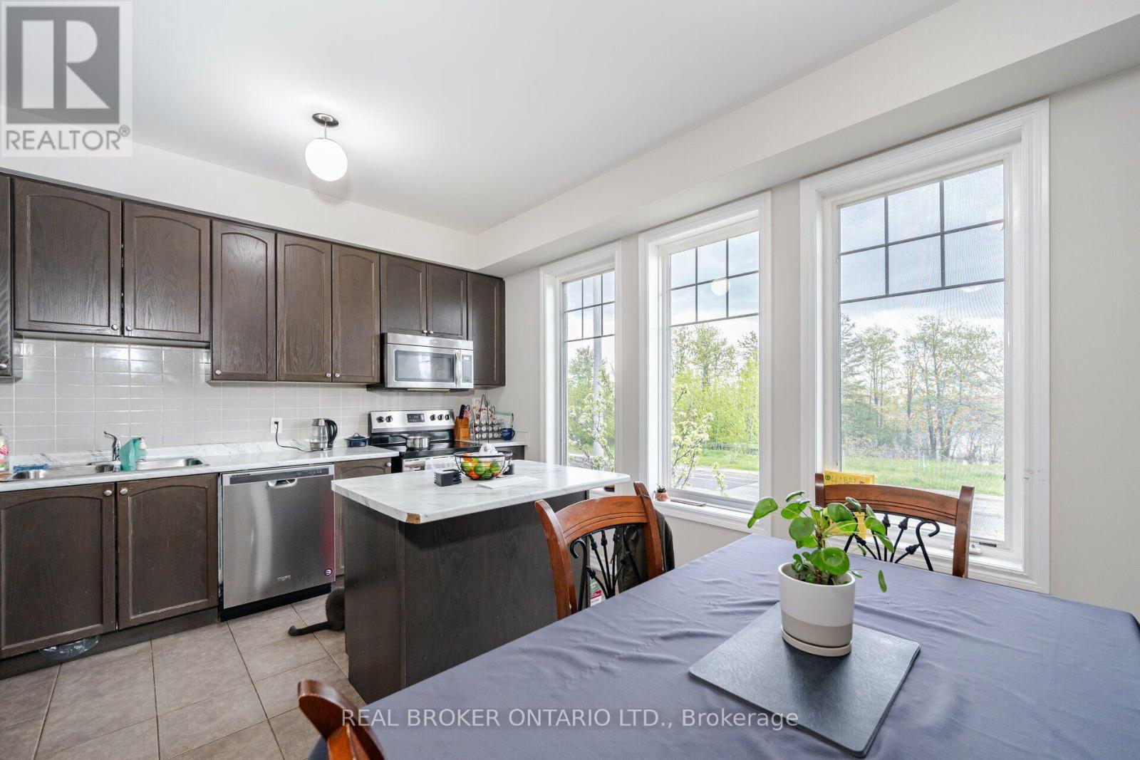 50 Magdalene Crescent, Brampton, Ontario  L6Z 0G8 - Photo 5 - W13585288
