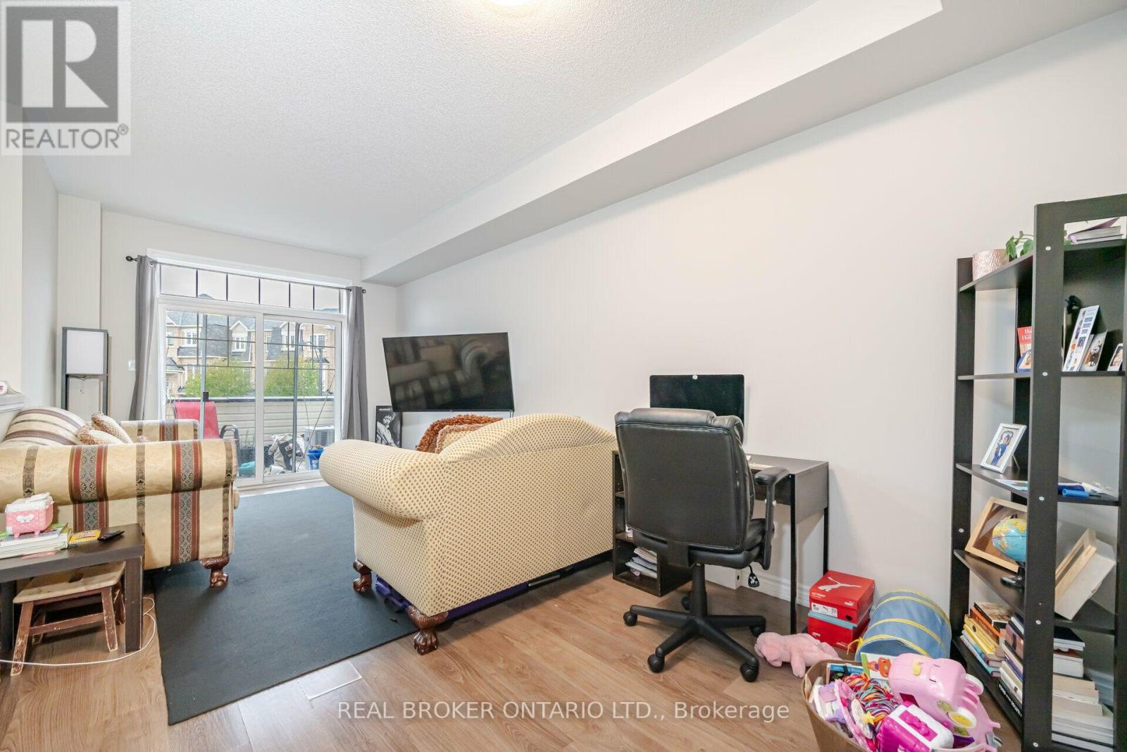 50 Magdalene Crescent, Brampton, Ontario  L6Z 0G8 - Photo 4 - W13585288