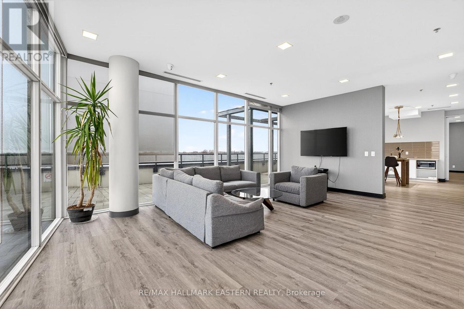 Th3 - 11 Superior Avenue, Toronto, Ontario  M8V 0A7 - Photo 33 - W13671108