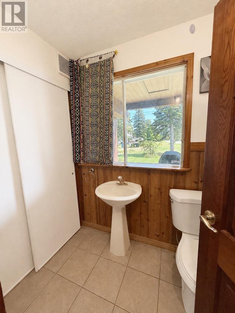 109-111 Hillcrest Rd, Longlac, Ontario  P0T 2A0 - Photo 10 - TB2602351