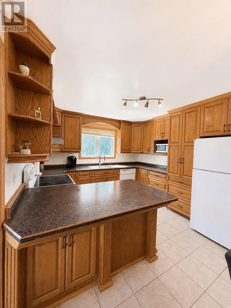 109-111 Hillcrest Rd, Longlac, Ontario  P0T 2A0 - Photo 5 - TB2602351