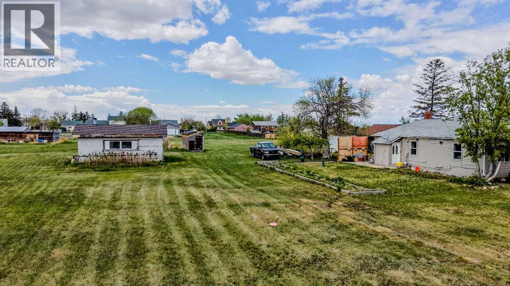 254 N 200 W, Raymond, Alberta  T0K 2S0 - Photo 4 - A2315453