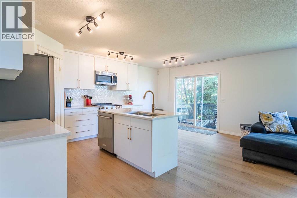 76 Cranfield Place Se, Calgary, Alberta  T3M 1B3 - Photo 5 - A2320295