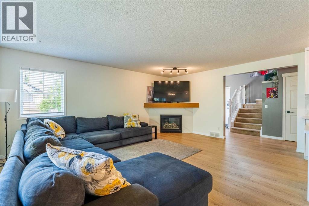 76 Cranfield Place Se, Calgary, Alberta  T3M 1B3 - Photo 6 - A2320295