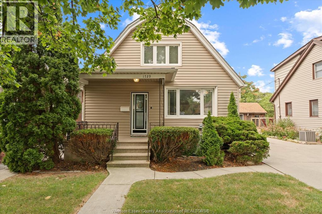 1729 Windermere, Windsor, Ontario N8W 2S2 - Photo 1 - 26019847