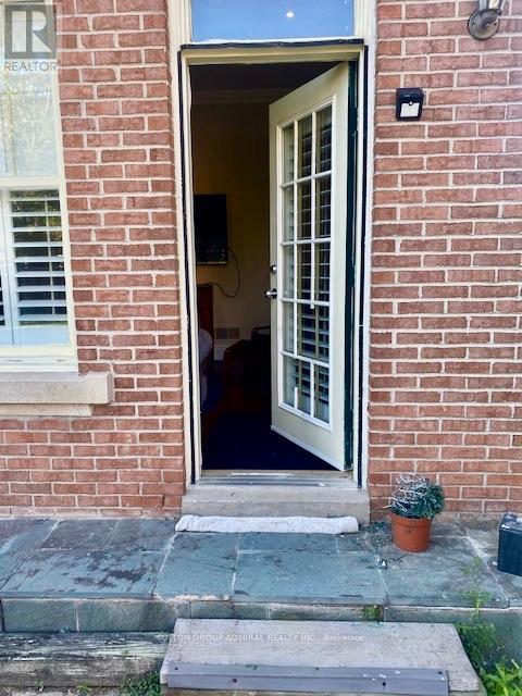 141 Regent Street, Richmond Hill, Ontario  L4C 9P1 - Photo 3 - N13631988