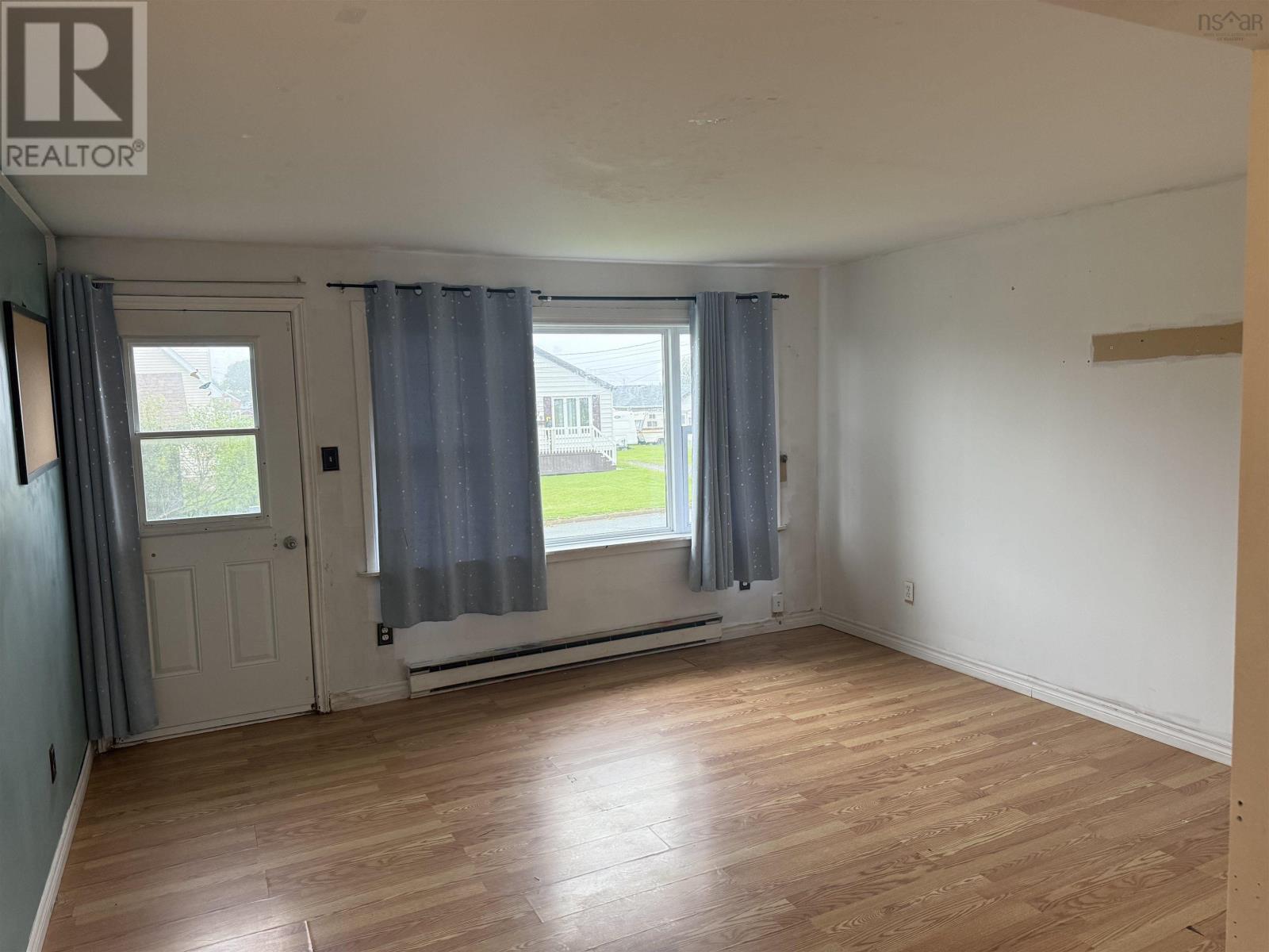 384 Fourteenth Street, New Waterford, Nova Scotia  B1H 4V8 - Photo 5 - 202618584