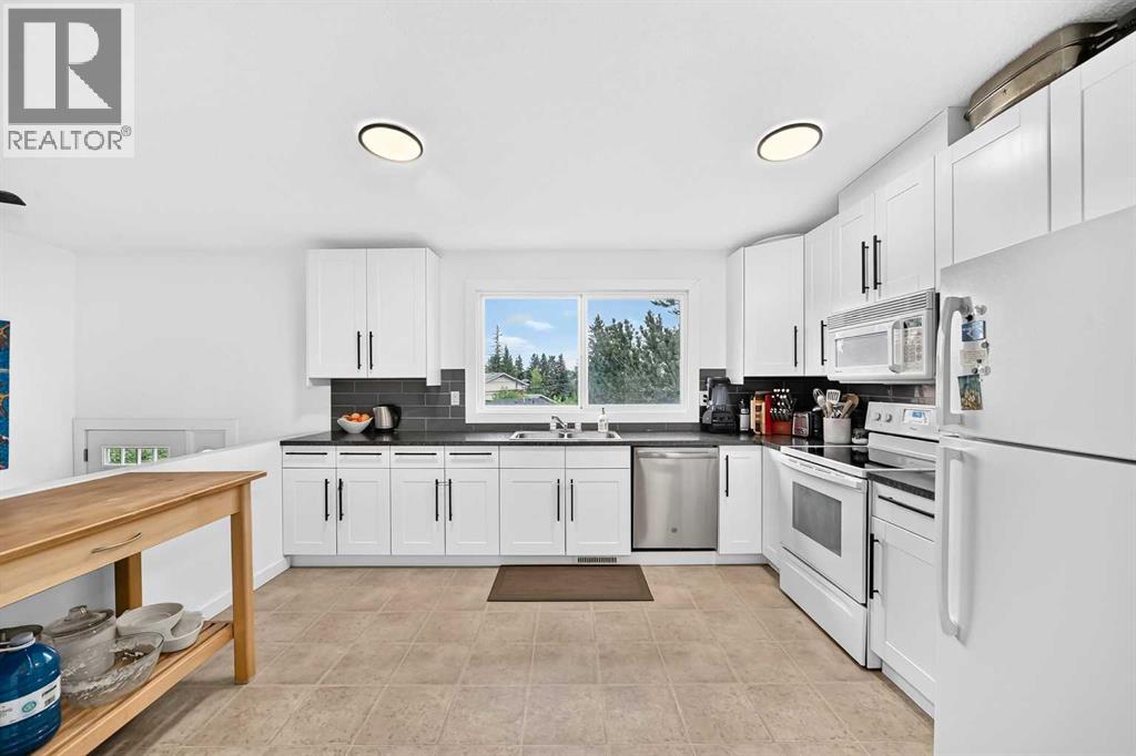 71 Dalton Bay Nw, Calgary, Alberta  T3H 1H7 - Photo 4 - A2336098