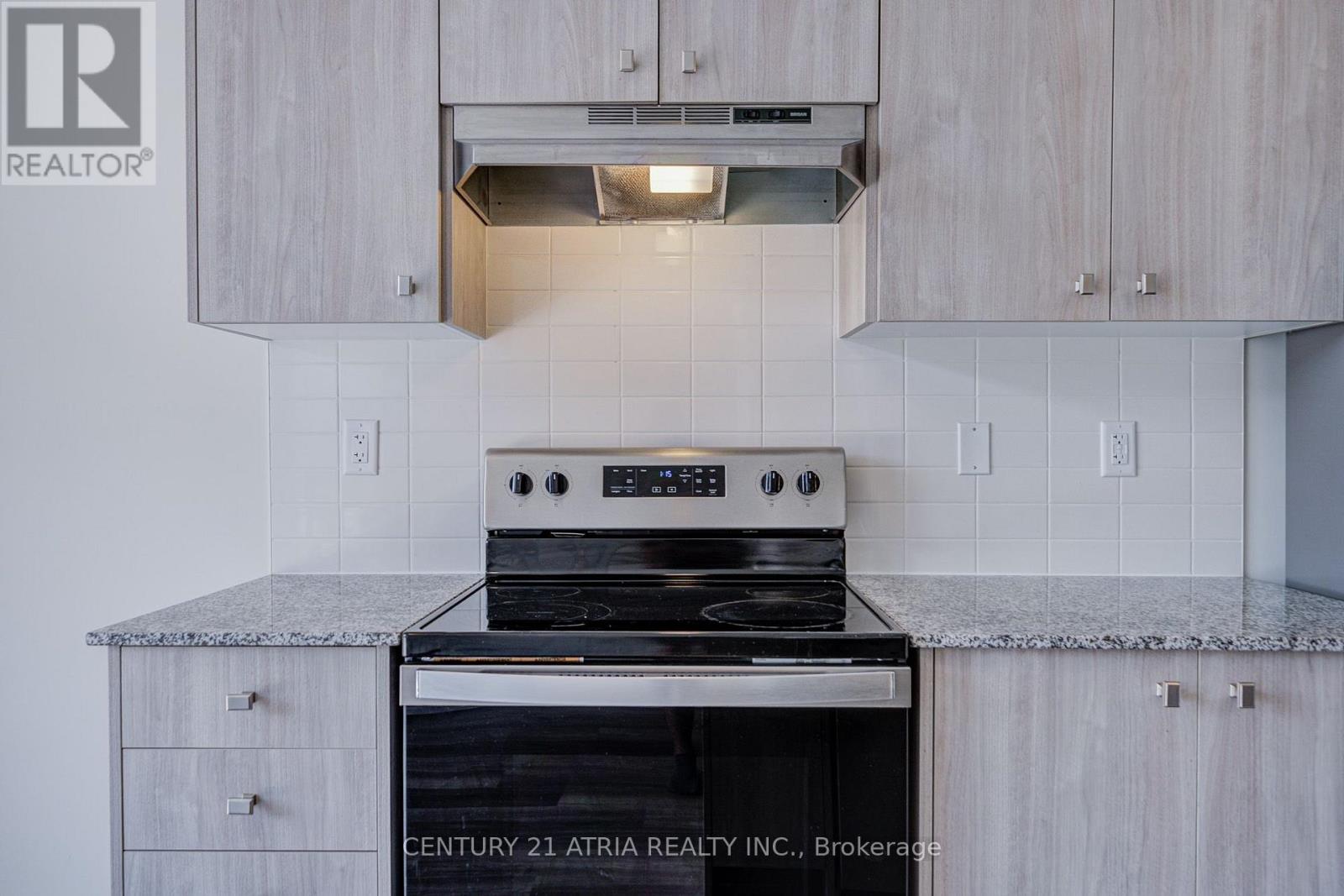 1 - 1 Bond Crescent, Richmond Hill, Ontario  L4E 1J4 - Photo 12 - N13675852
