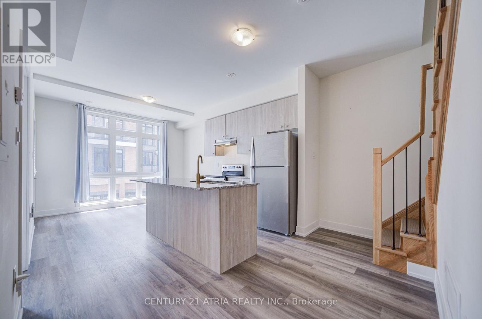 1 - 1 Bond Crescent, Richmond Hill, Ontario  L4E 1J4 - Photo 7 - N13675852