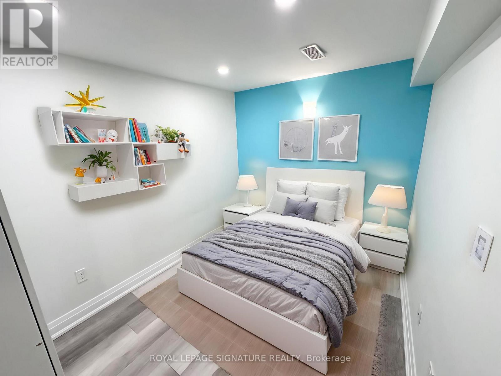 211 Maple Avenue, Richmond Hill, Ontario  L4C 2J4 - Photo 3 - N13675898