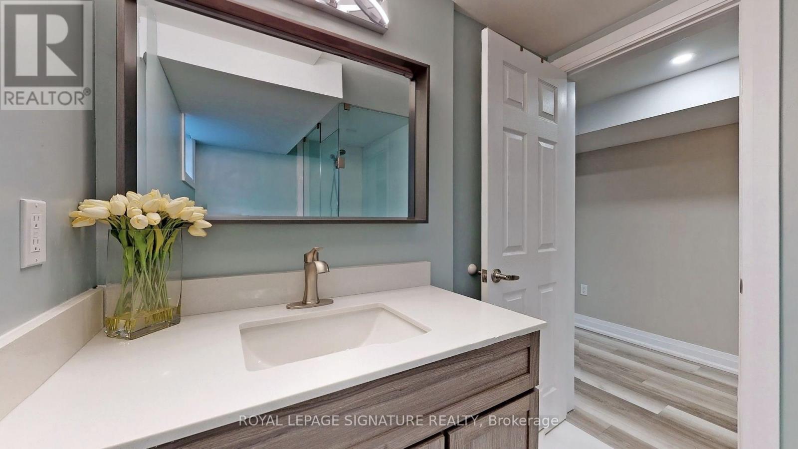 211 Maple Avenue, Richmond Hill, Ontario  L4C 2J4 - Photo 8 - N13675898