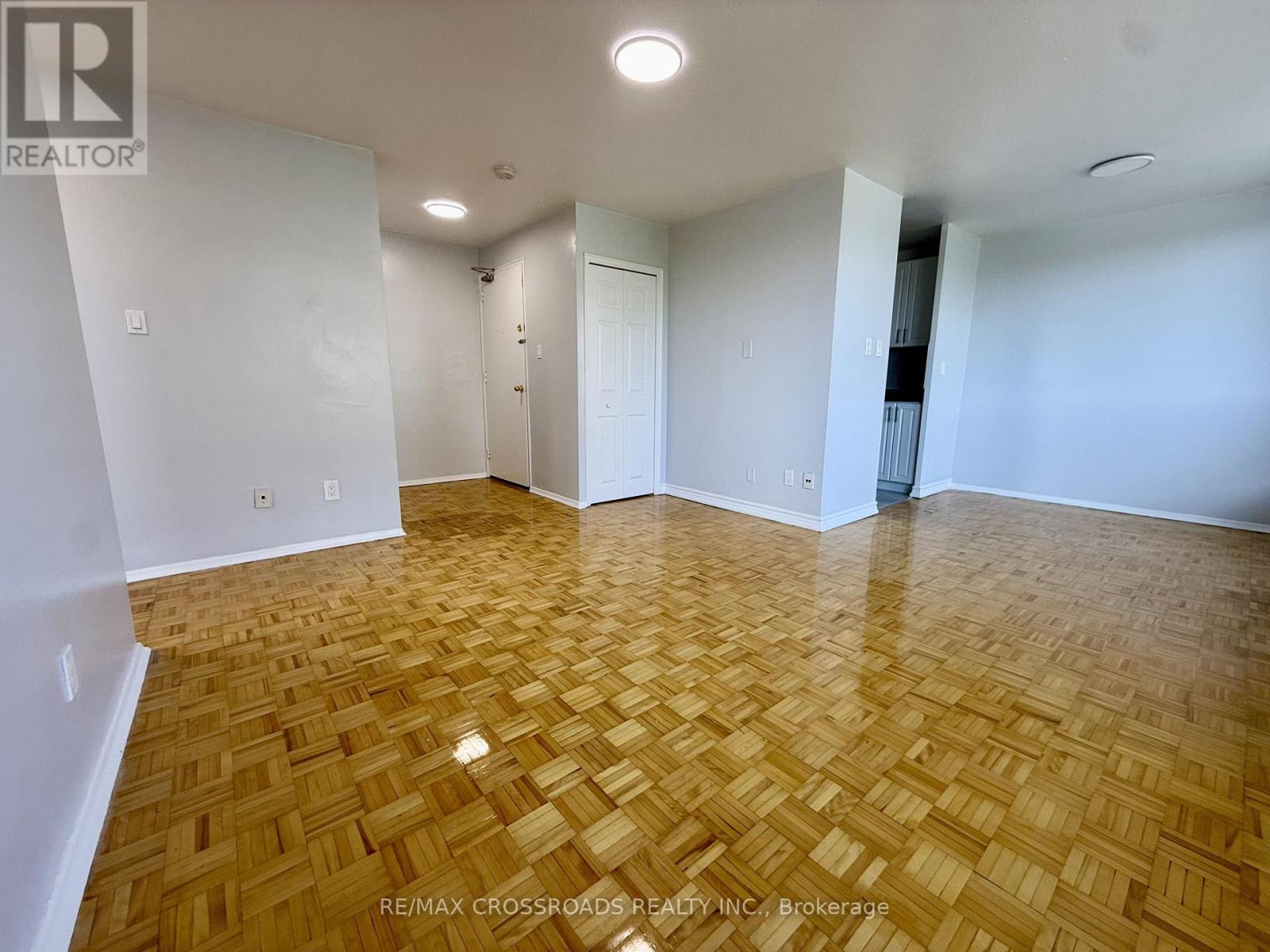 410 - 363 Lakeshore Road E, Mississauga, Ontario L5G 1H7 - Photo 2 - W13675882