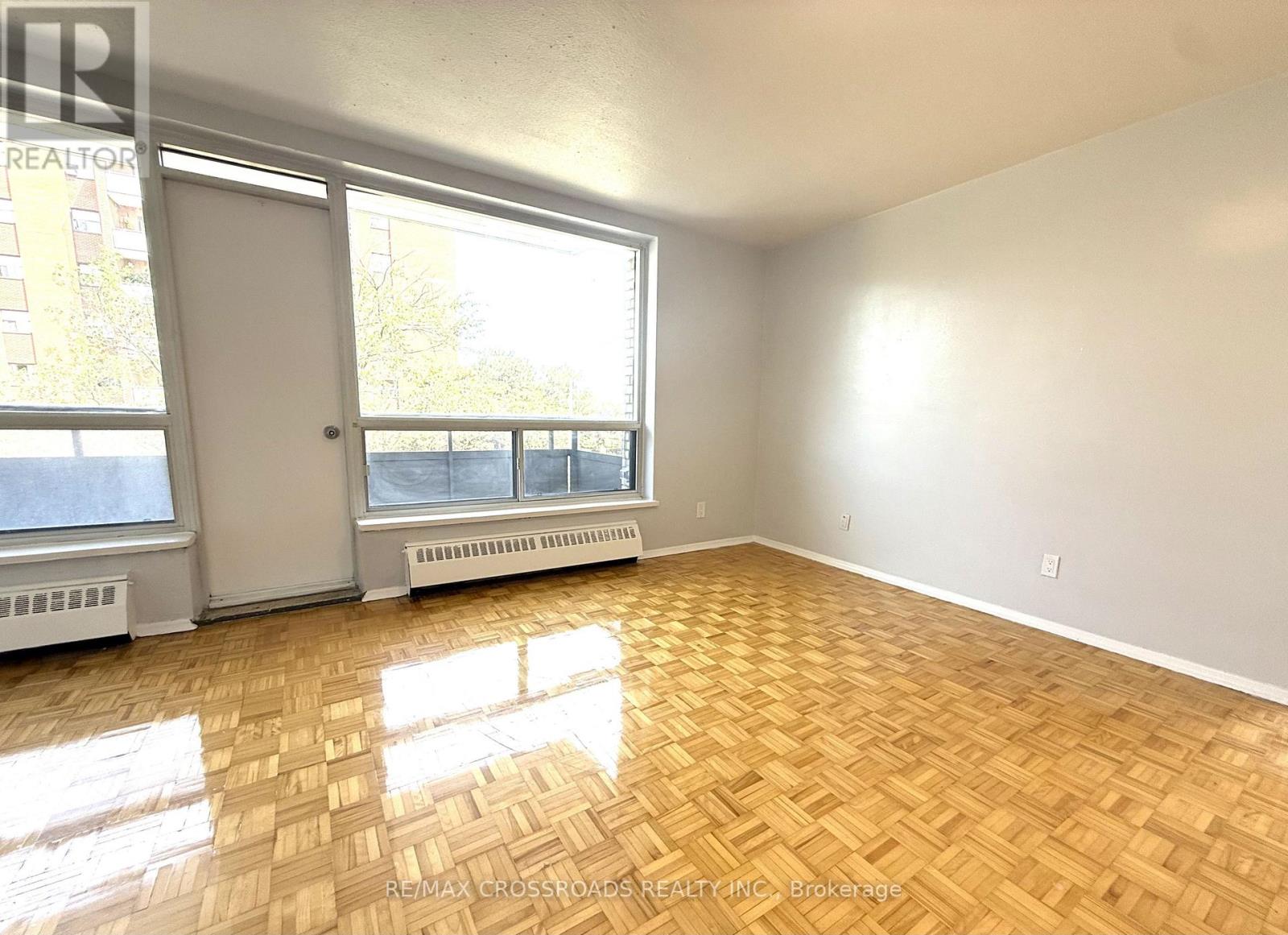 410 - 363 Lakeshore Road E, Mississauga, Ontario L5G 1H7 - Photo 3 - W13675882