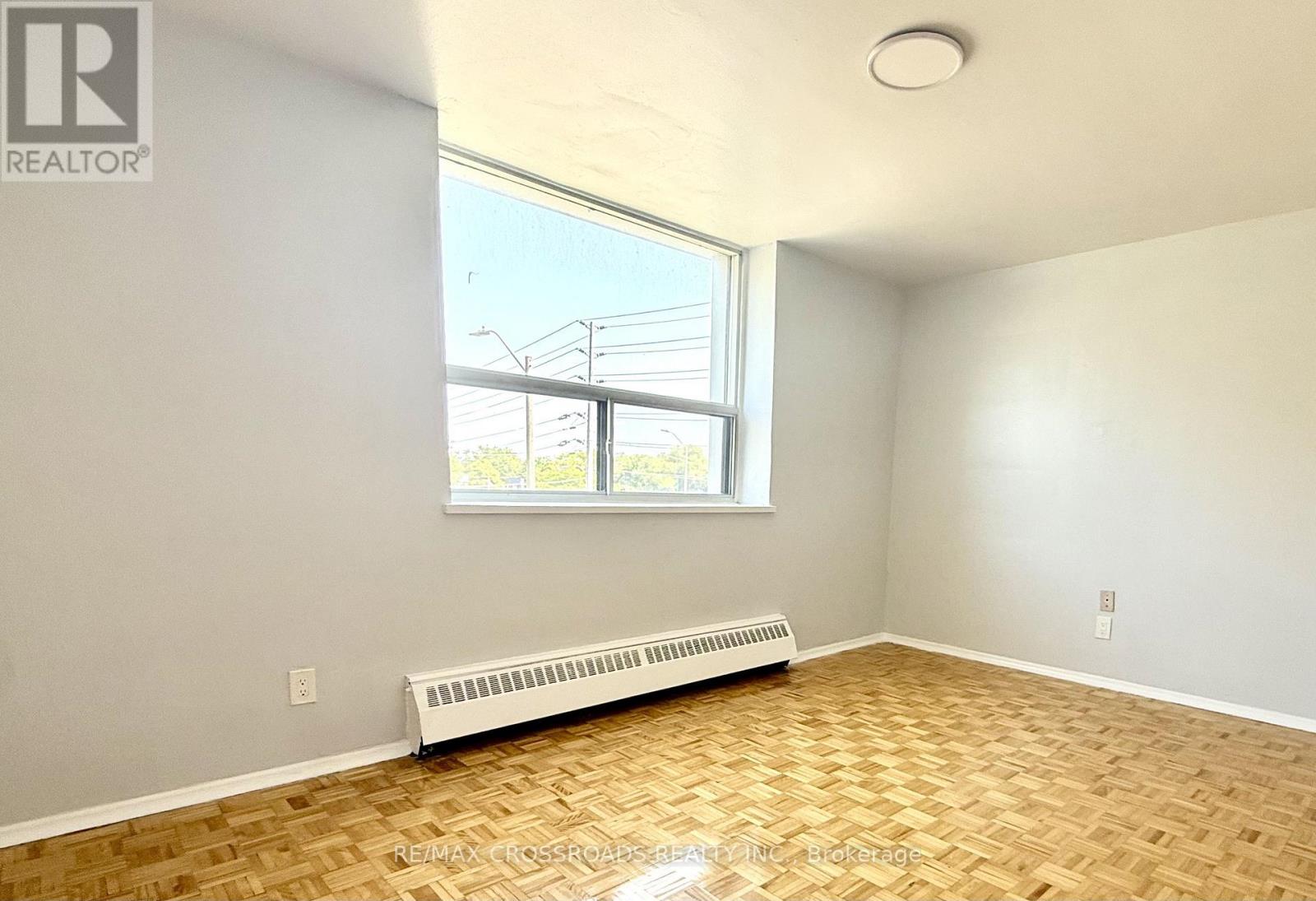 410 - 363 Lakeshore Road E, Mississauga, Ontario L5G 1H7 - Photo 4 - W13675882