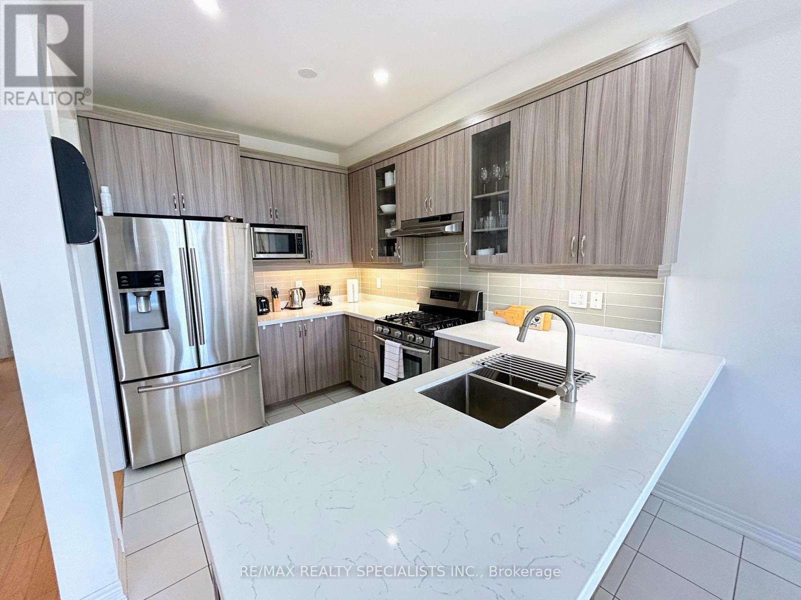 55 Dufay Road, Brampton, Ontario  L7A 4A2 - Photo 10 - W13675912