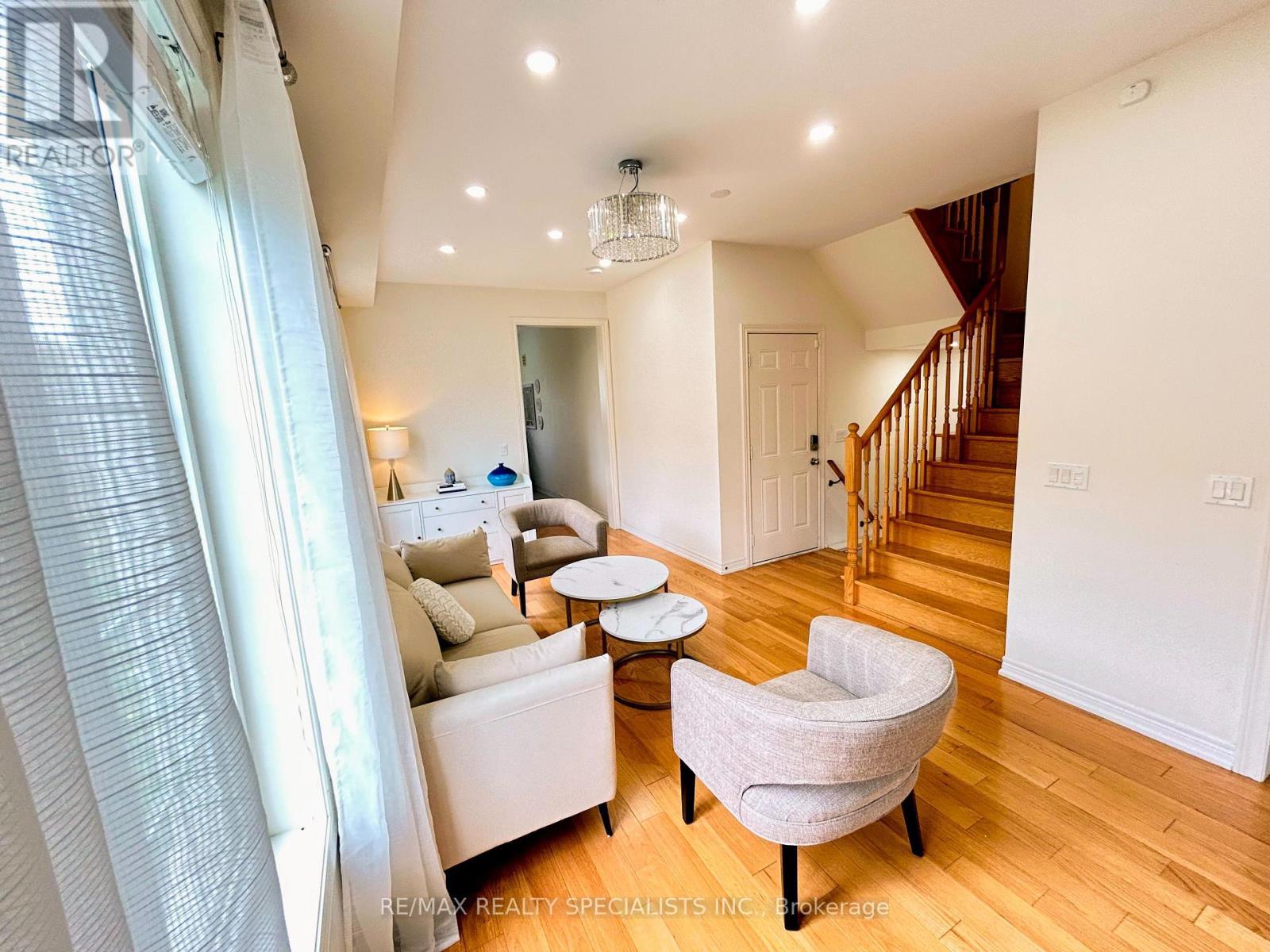 55 Dufay Road, Brampton, Ontario  L7A 4A2 - Photo 5 - W13675912