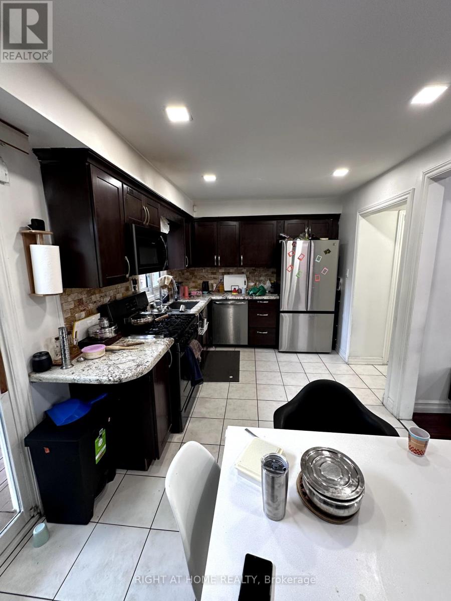 4 Sunshade Place, Brampton, Ontario  L6Z 2B8 - Photo 6 - W13675952