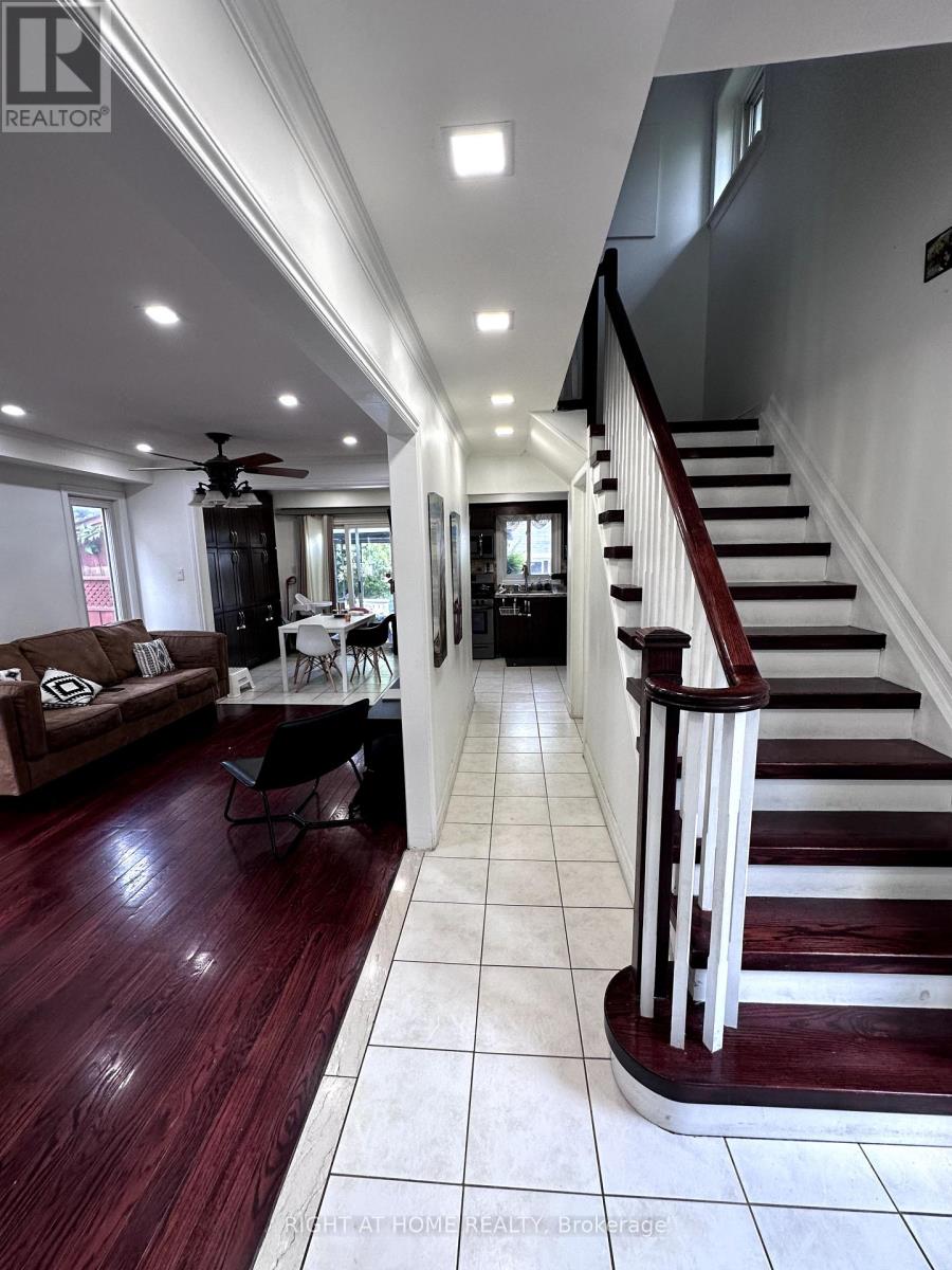 4 Sunshade Place, Brampton, Ontario  L6Z 2B8 - Photo 8 - W13675952