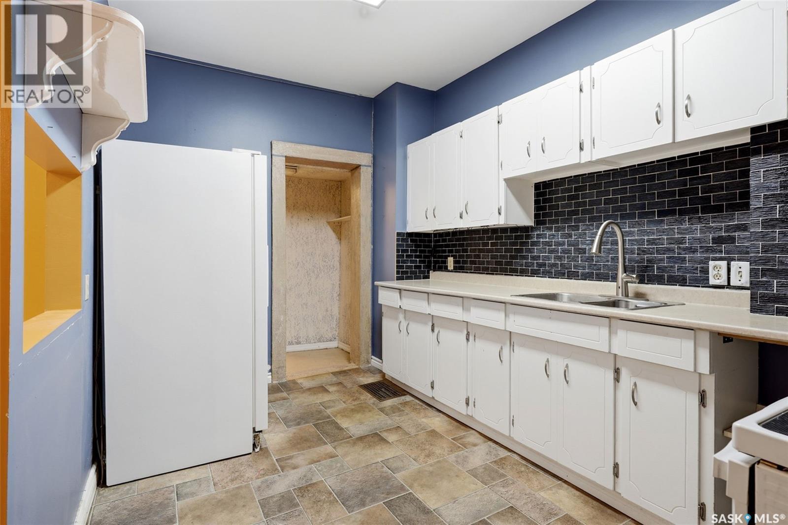 2242 Angus Street, Regina, Saskatchewan  S4T 2A2 - Photo 10 - SK045555