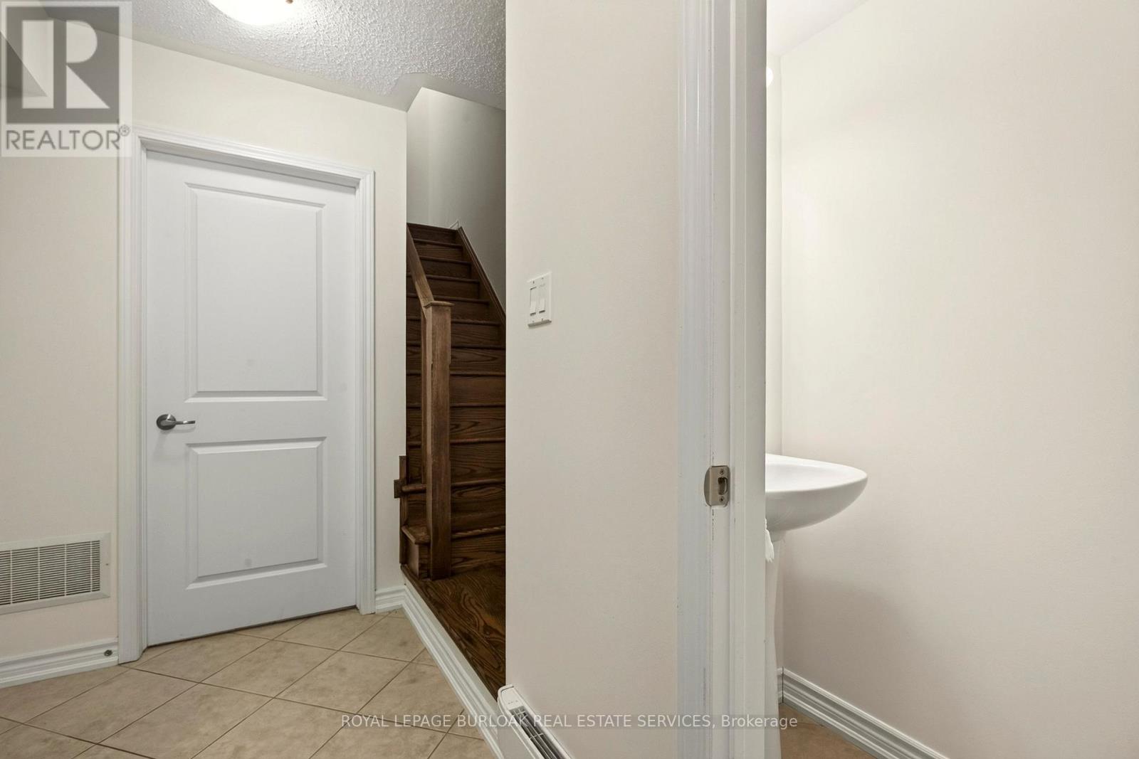 312 Jemima Drive, Oakville, Ontario  L6M 0V6 - Photo 4 - W13592560