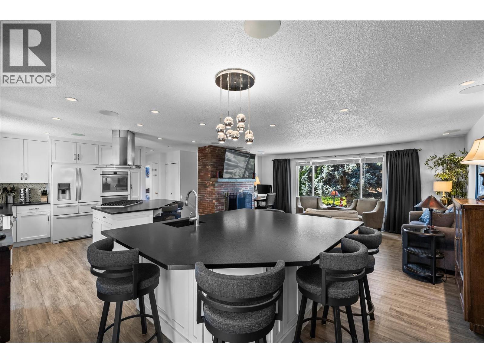 992 Grenfell Court, Kelowna, British Columbia  V1Y 8C5 - Photo 1 - 10386422