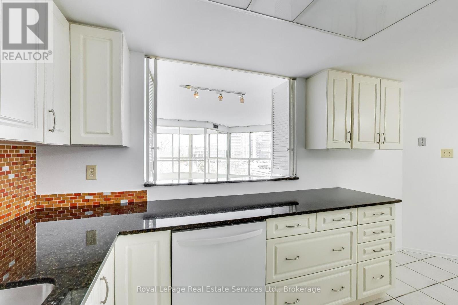 611 - 5 Weldrick Road W, Richmond Hill, Ontario  L4C 8S9 - Photo 12 - N13675896