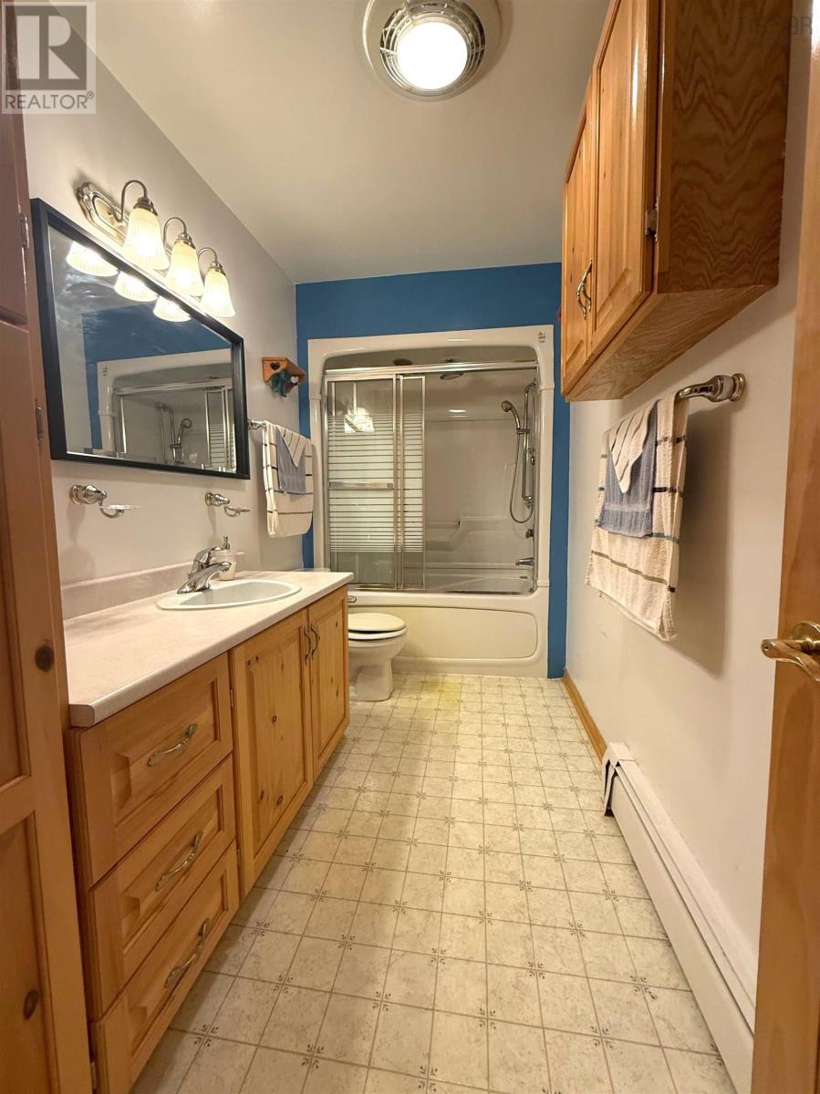 204 High Street, Bedford, Nova Scotia  B4A 1N7 - Photo 16 - 202620609