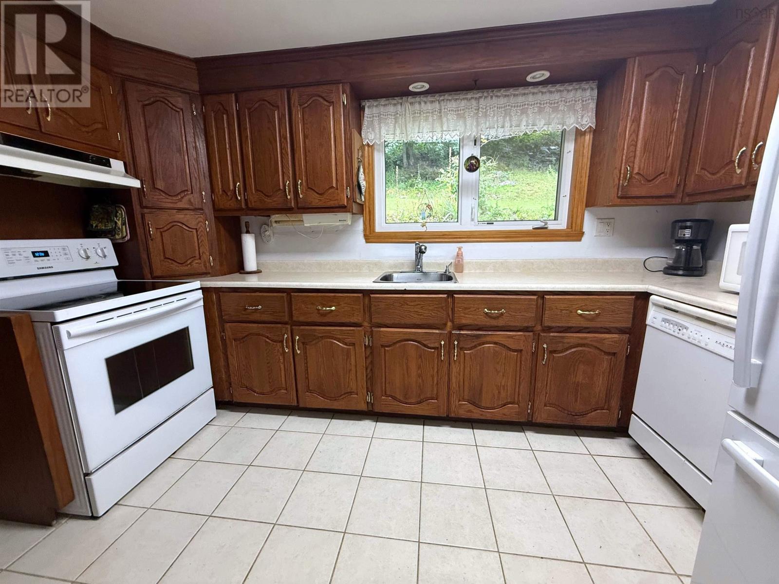 204 High Street, Bedford, Nova Scotia  B4A 1N7 - Photo 8 - 202620609