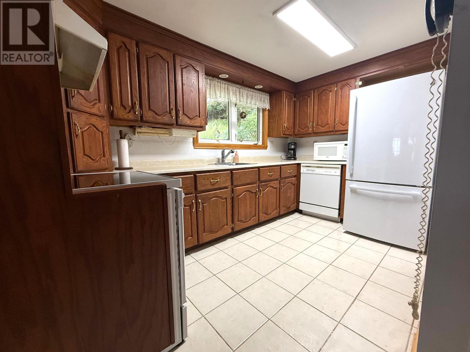 204 High Street, Bedford, Nova Scotia  B4A 1N7 - Photo 9 - 202620609