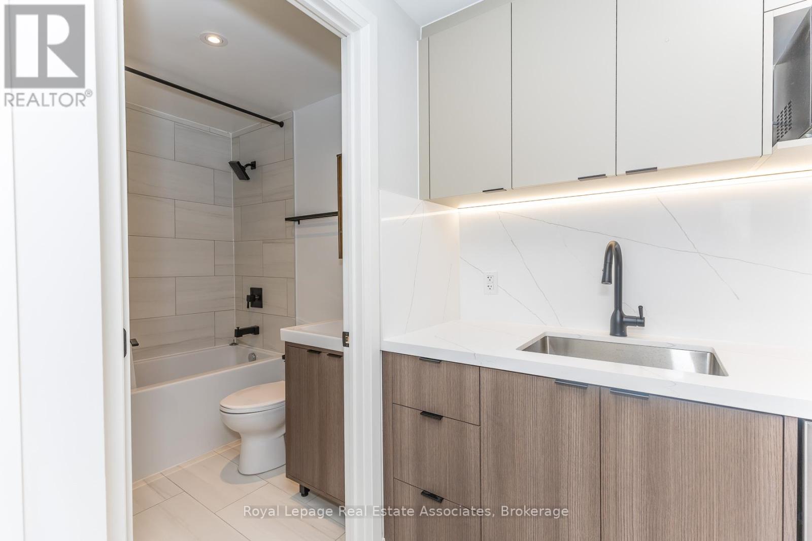 401 - 1000 Bathurst Street, Toronto, Ontario  M5R 3G7 - Photo 13 - C13081894