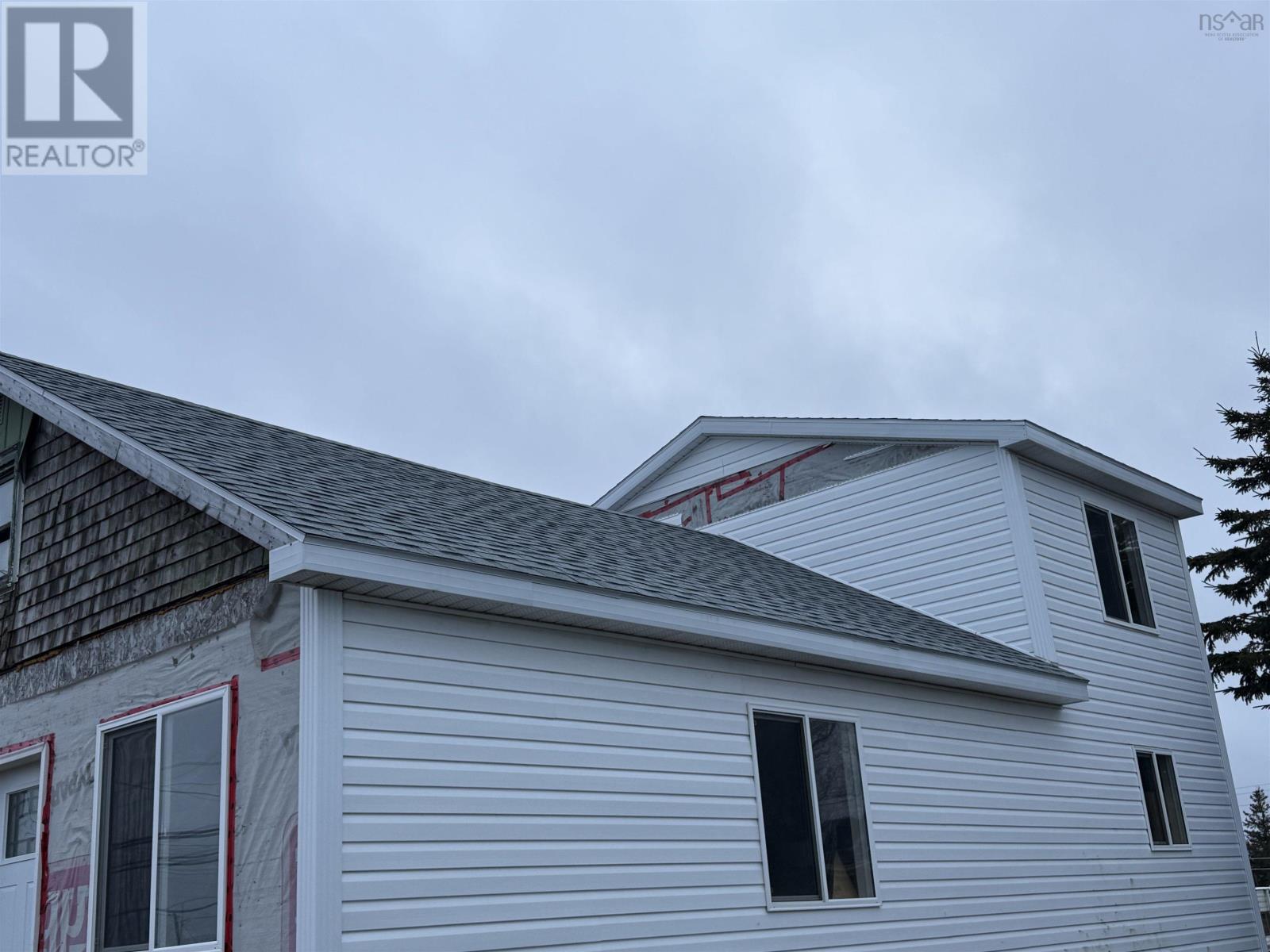3792 Ellsworth Avenue, New Waterford, Nova Scotia  B1H 2J2 - Photo 3 - 202600987