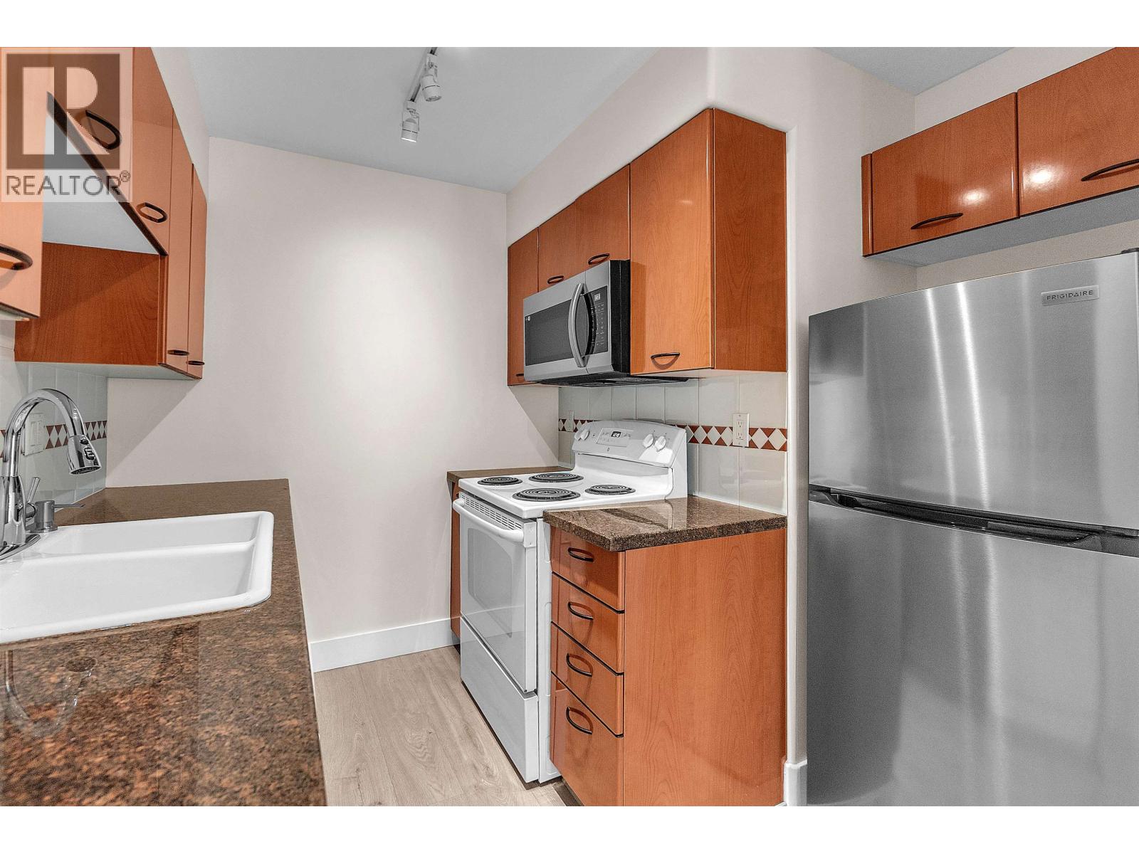 403 1818 W 6th Avenue, Vancouver, British Columbia  V6J 1R6 - Photo 8 - R3138443