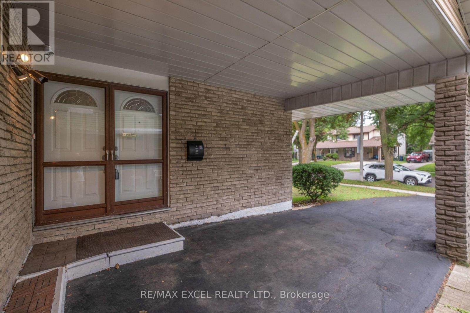 68 Applegate Crescent, Toronto, Ontario  M2H 2R4 - Photo 2 - C13675972