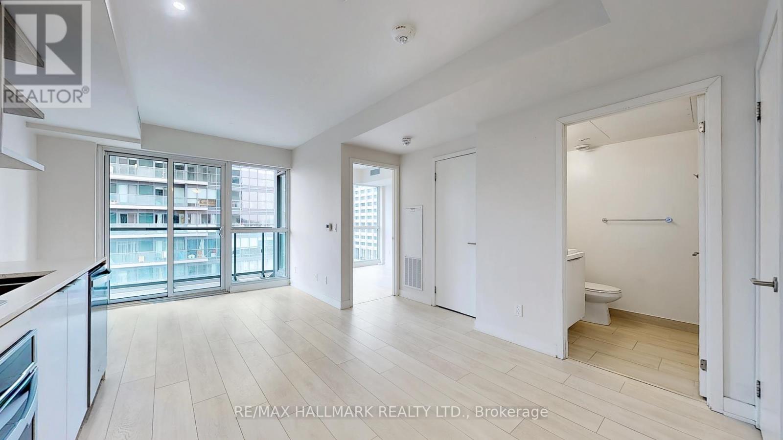 808 - 6 Sonic Way, Toronto, Ontario  M3C 0P1 - Photo 11 - C13675986