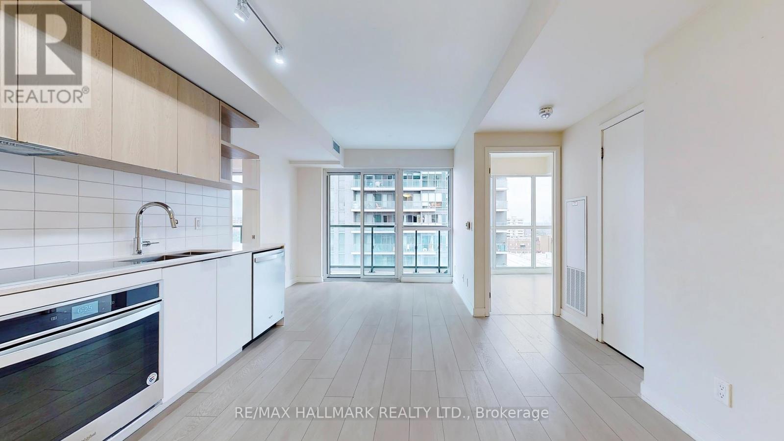 808 - 6 Sonic Way, Toronto, Ontario  M3C 0P1 - Photo 4 - C13675986