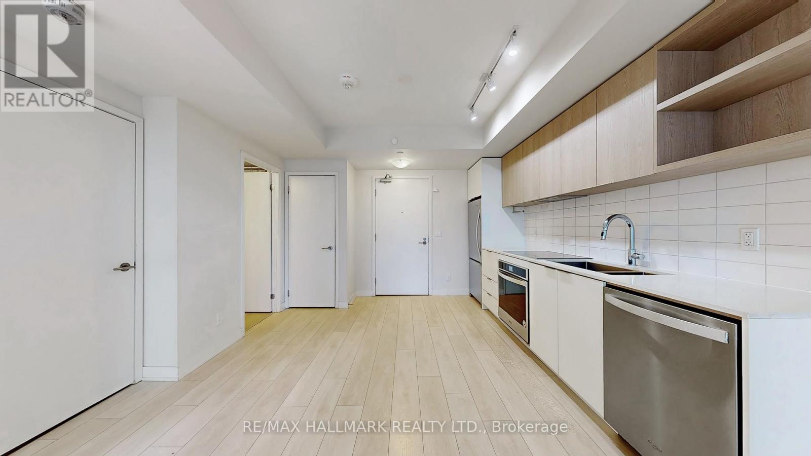 808 - 6 Sonic Way, Toronto, Ontario  M3C 0P1 - Photo 5 - C13675986