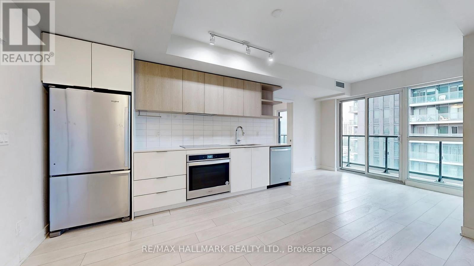 808 - 6 Sonic Way, Toronto, Ontario  M3C 0P1 - Photo 7 - C13675986