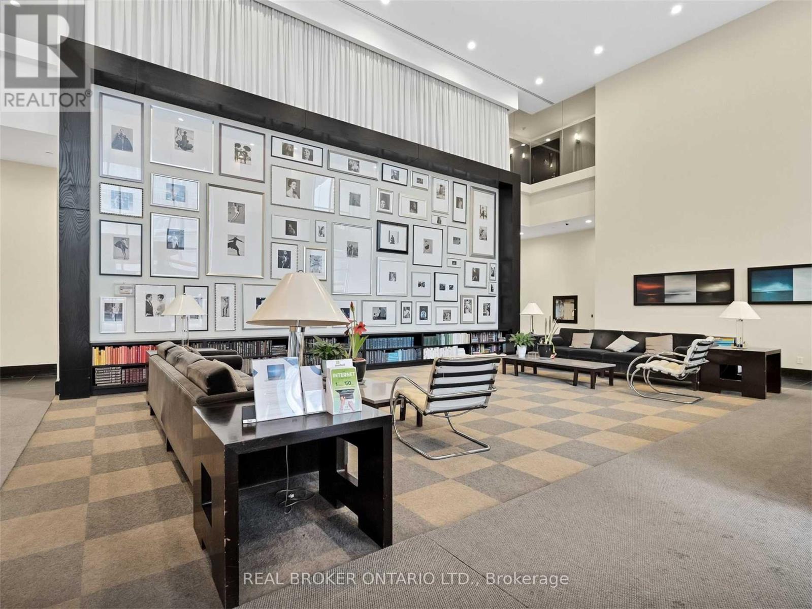 413 - 438 KING STREET W