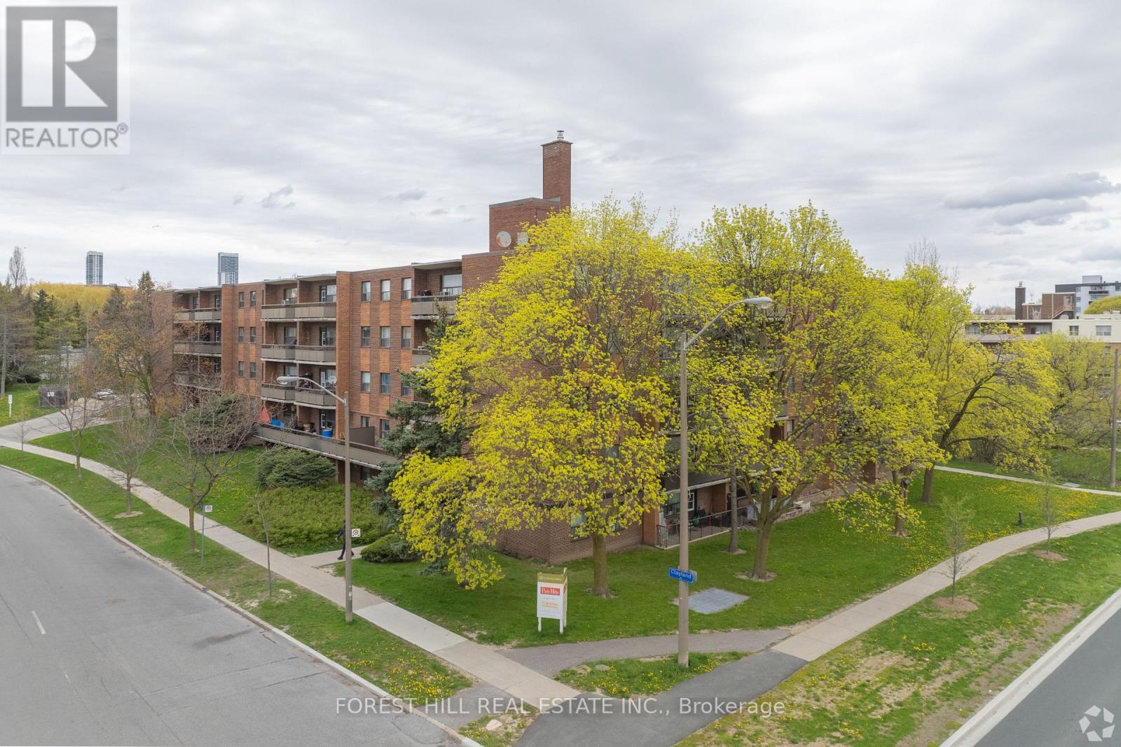 301 - 32 CLAYLAND DRIVE