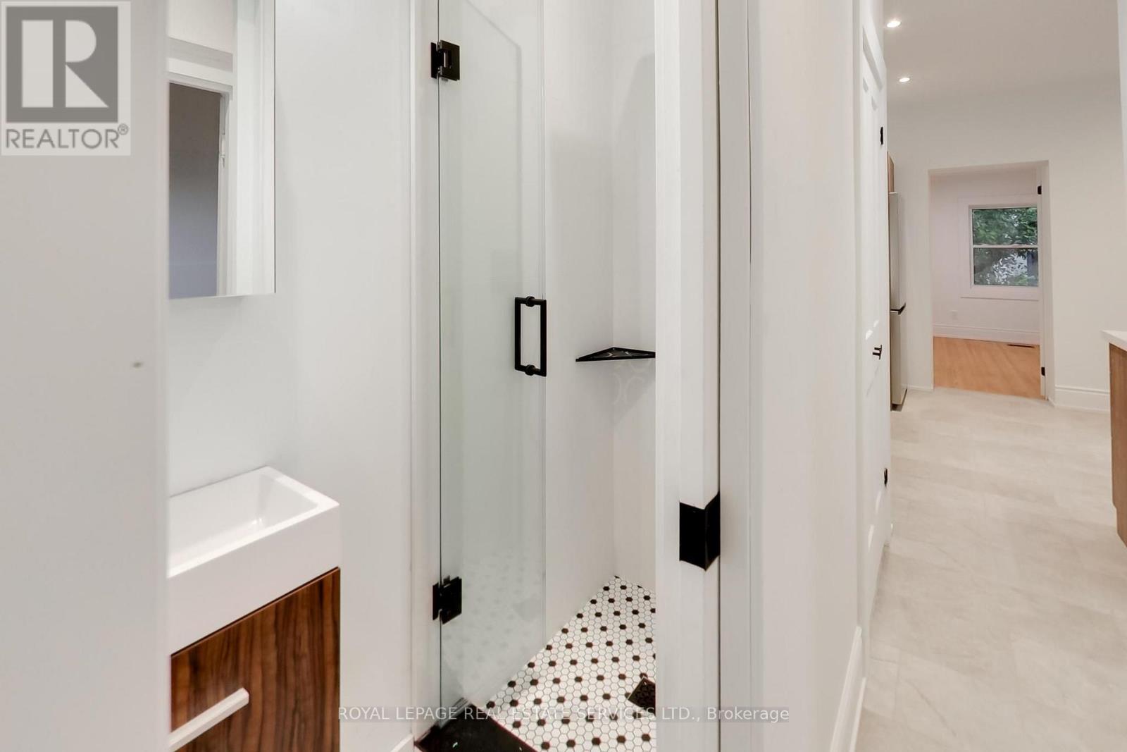 218 Montrose Avenue, Toronto, Ontario  M6G 3G7 - Photo 13 - C13676216