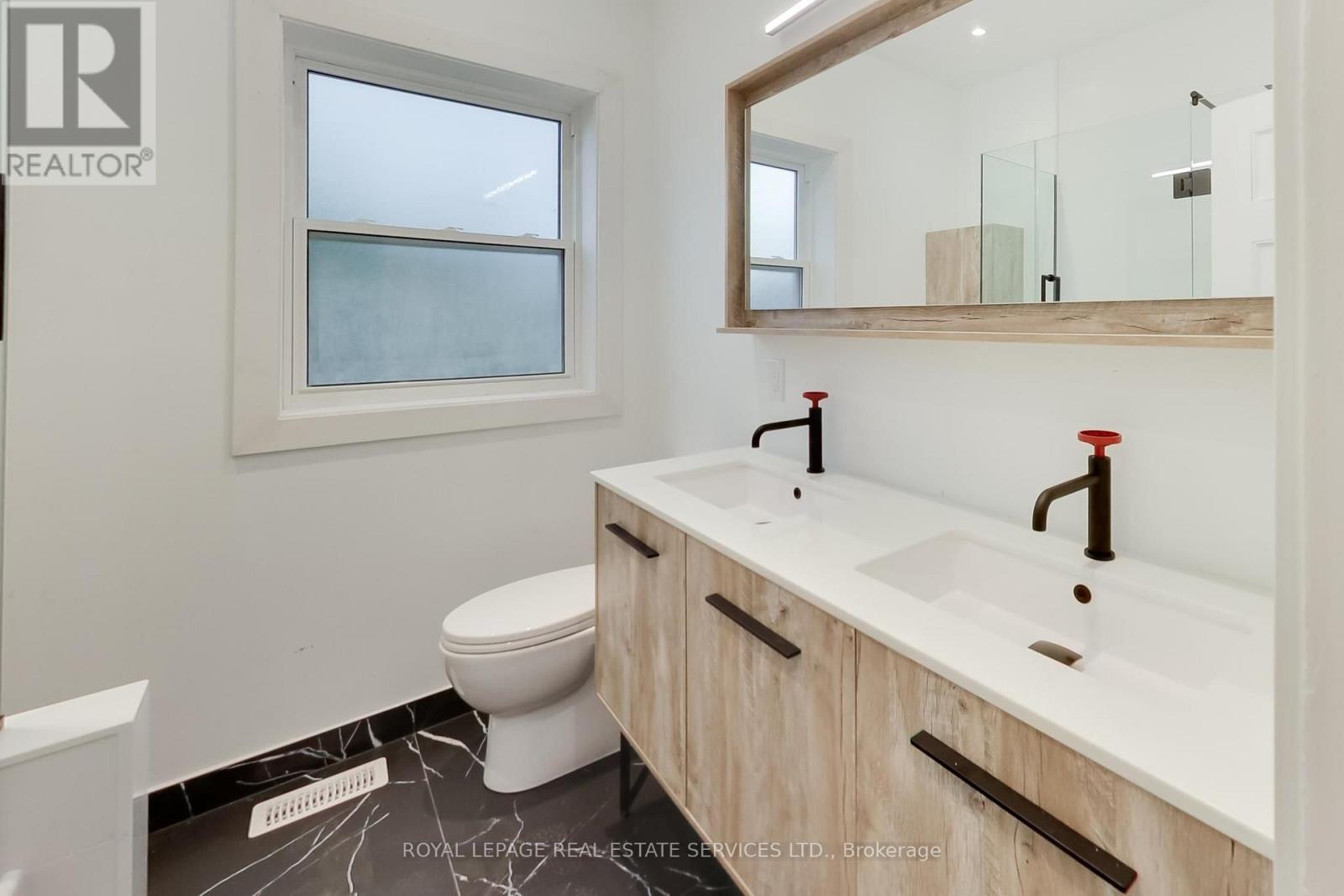 218 Montrose Avenue, Toronto, Ontario  M6G 3G7 - Photo 25 - C13676216