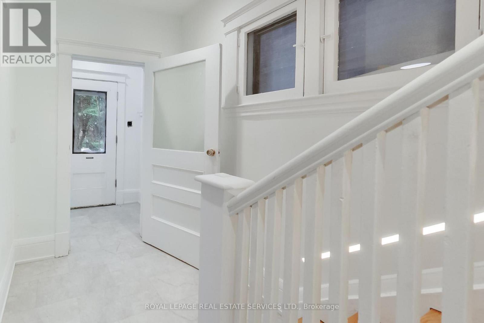 218 Montrose Avenue, Toronto, Ontario  M6G 3G7 - Photo 4 - C13676216