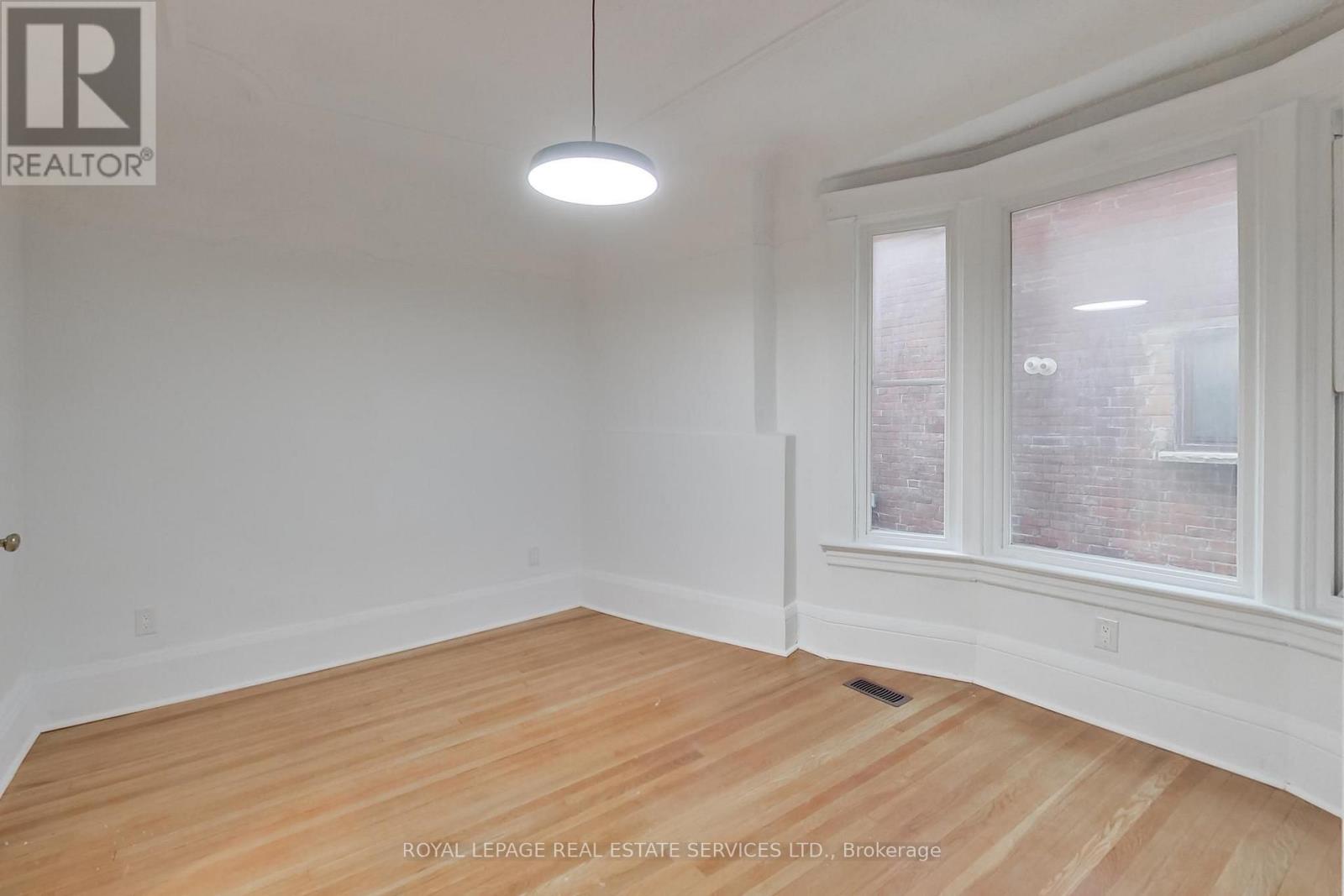 218 Montrose Avenue, Toronto, Ontario  M6G 3G7 - Photo 8 - C13676216