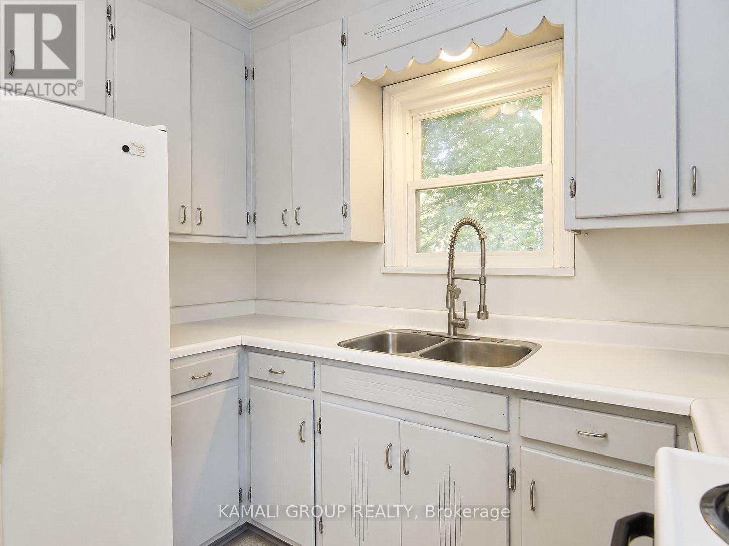 Main - 138 Johnston Avenue, Toronto, Ontario  M2N 1H2 - Photo 7 - C13676240