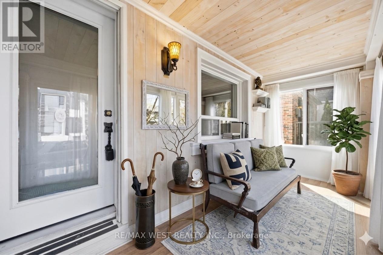 79 King Edward Avenue, Toronto, Ontario  M4C 5J5 - Photo 4 - E13675970